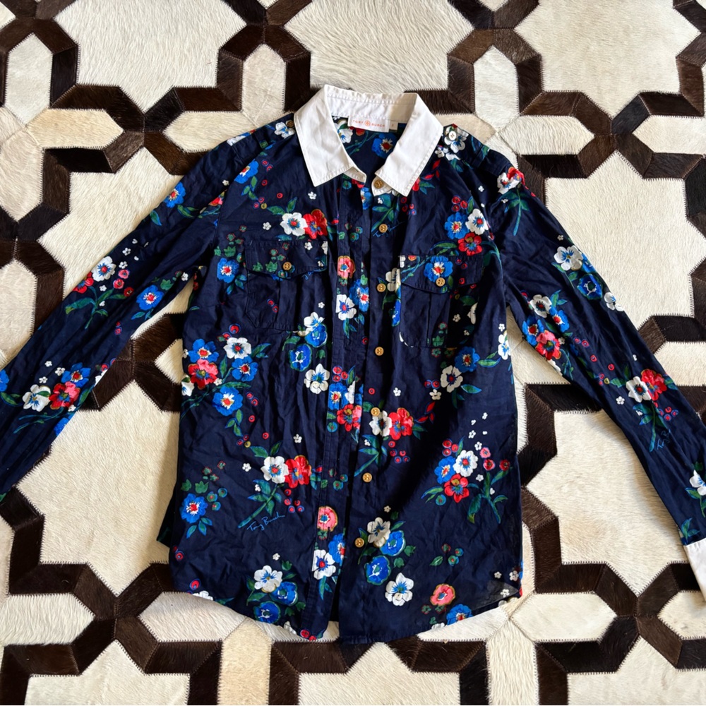 ❤️💙 Tory Burch Navy Floral Blouse with White Collar